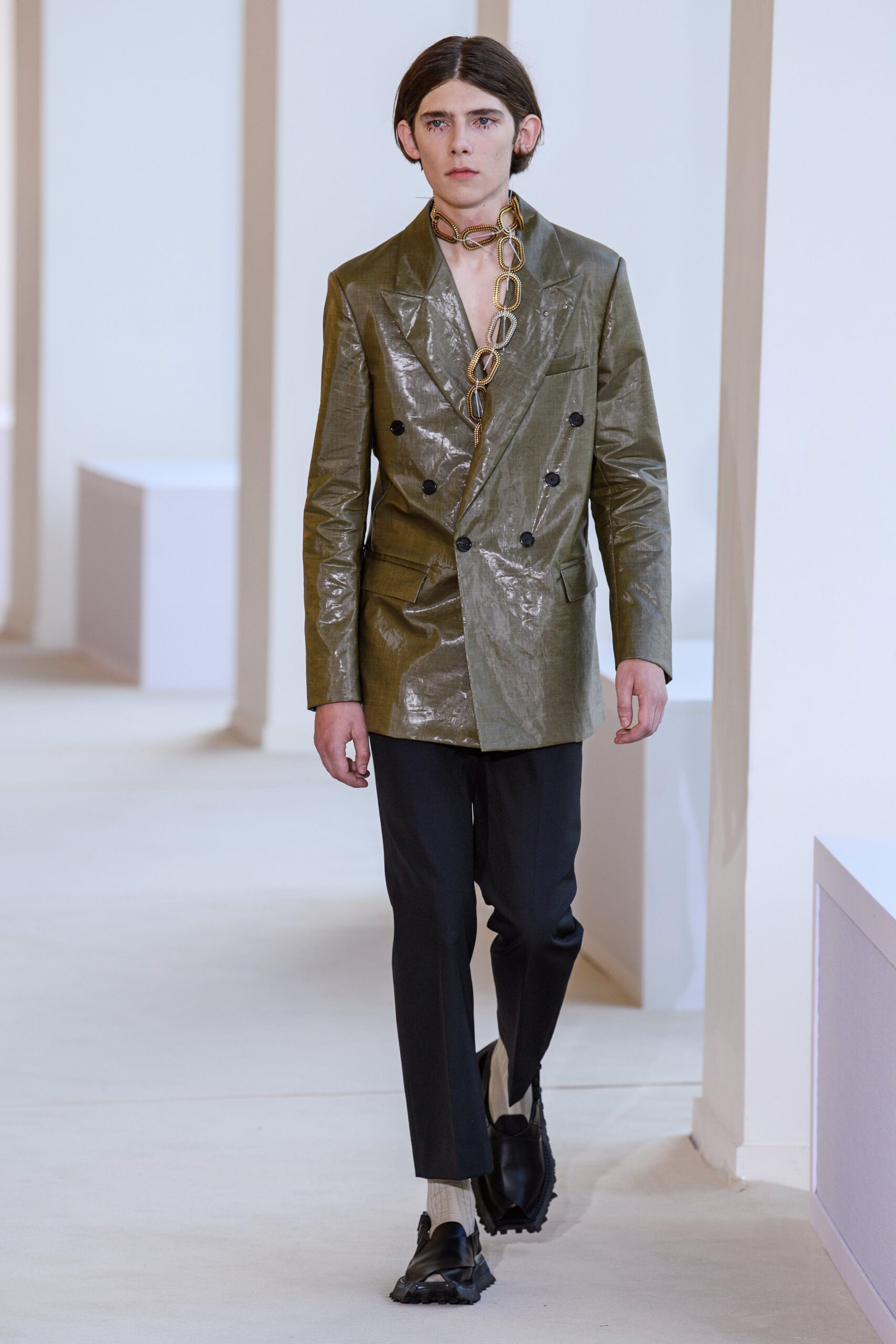 green vinyl long-sleeve collared tailored zippered shiny blazer