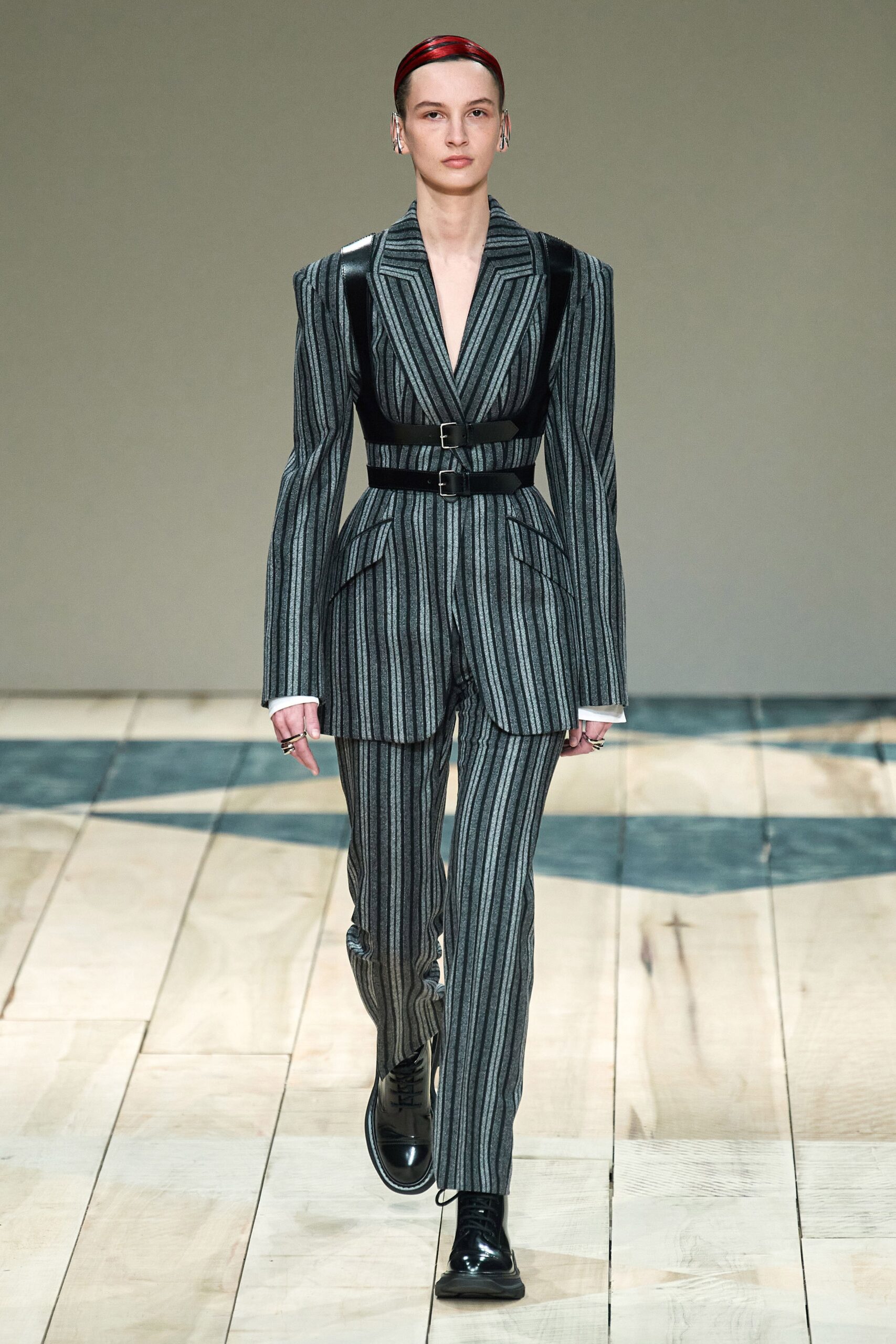 black wool long-sleeve collared tailored striped suit