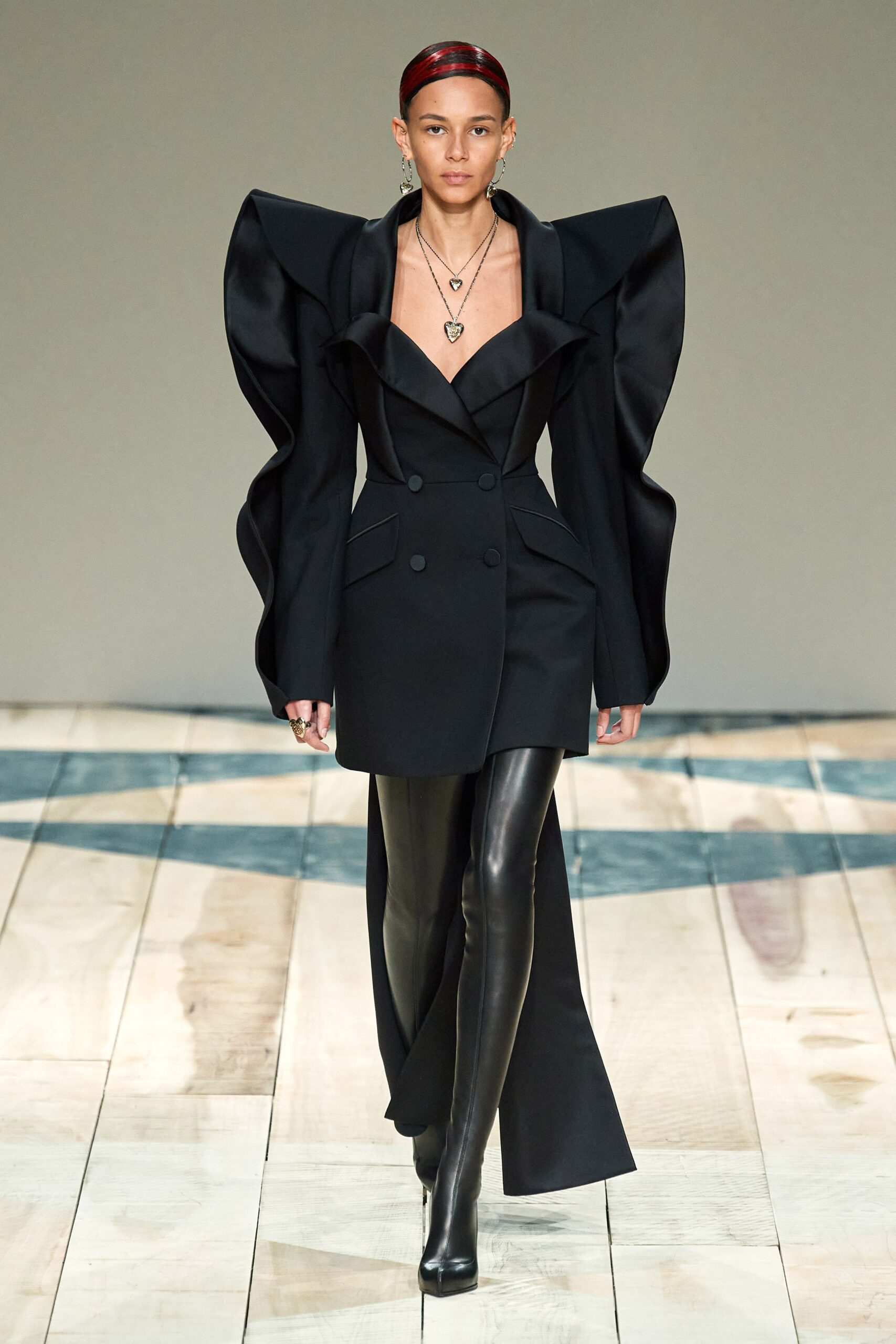 black silk long-sleeve v-neck fitted structured pleated blazer