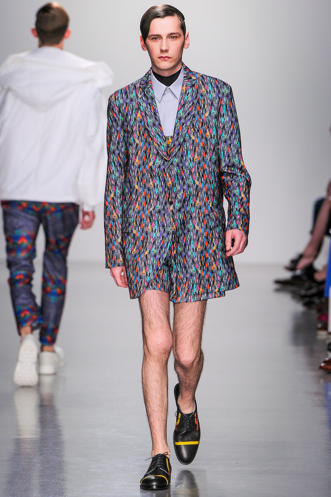 multi tailored buttoned printed short shorts