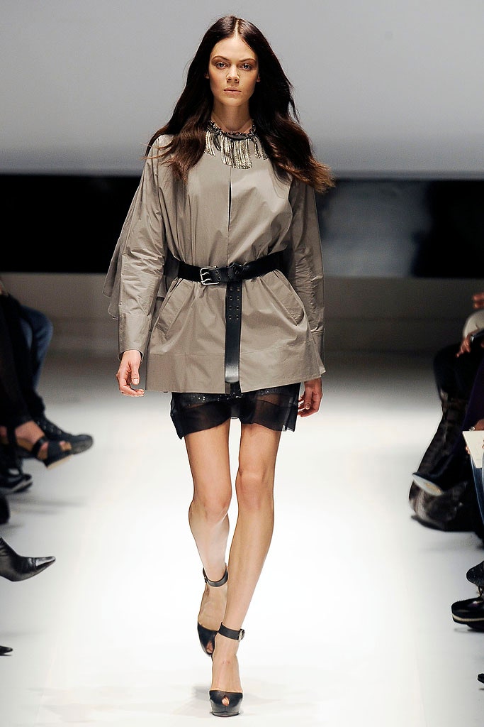 black leather fitted straight-leg short skirt