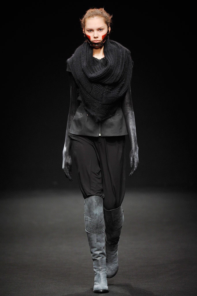 black fitted top with relaxed pants