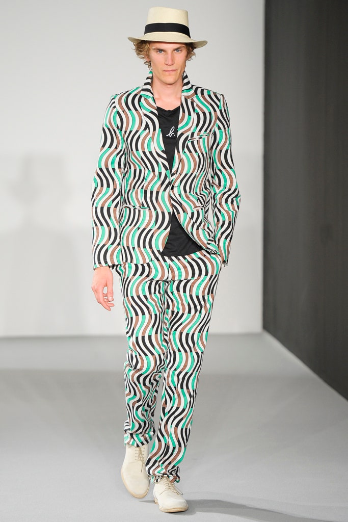 printed tailored suit with t-shirt