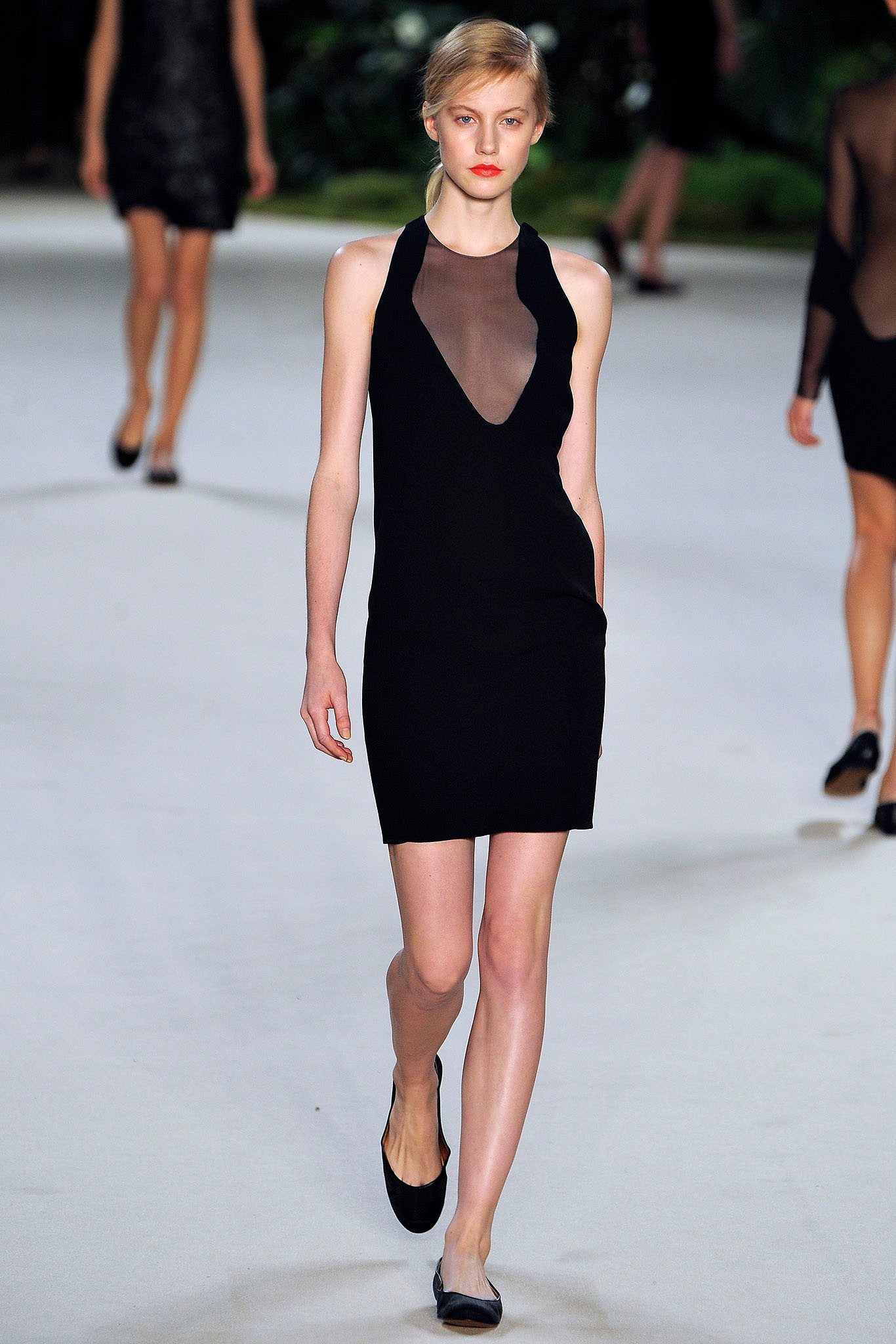 black fitted sleeveless dress