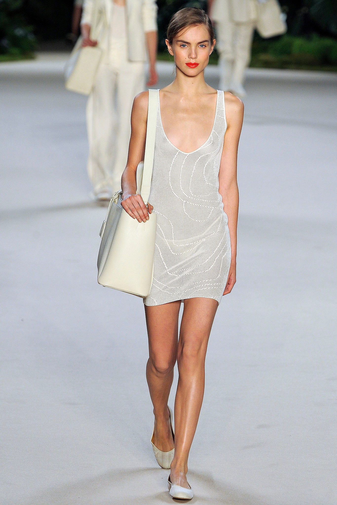 white fitted sleeveless dress