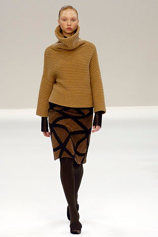 brown wool long-sleeve turtleneck relaxed ribbed sweater