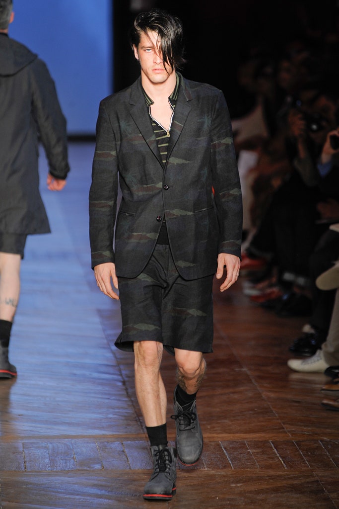 black cotton long-sleeve collared tailored camouflage blazer