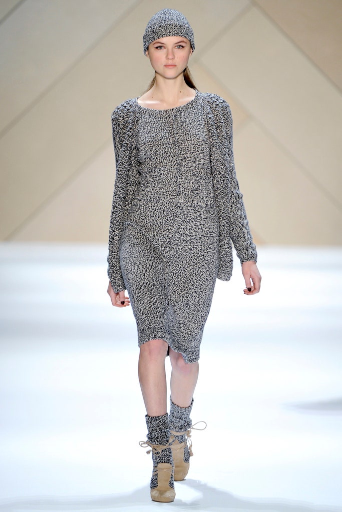 gray knit long-sleeve scoop-neck fitted ribbed midi dress