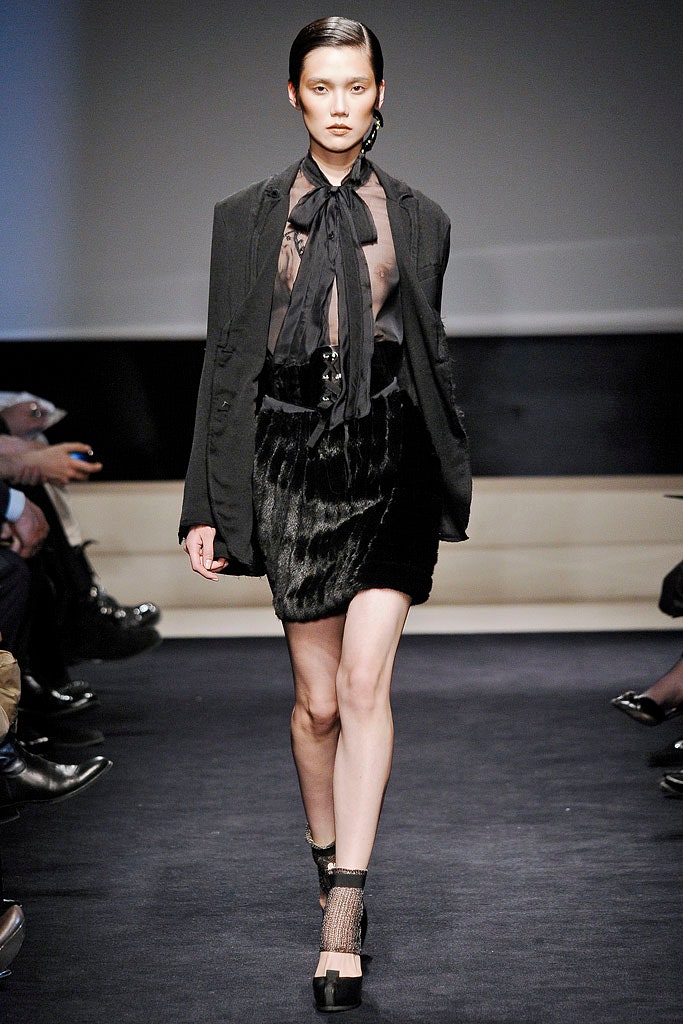 black velvet fitted pencil mini skirt