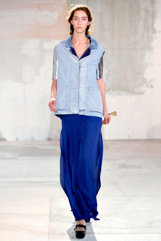blue denim sleeveless collared relaxed zippered vest