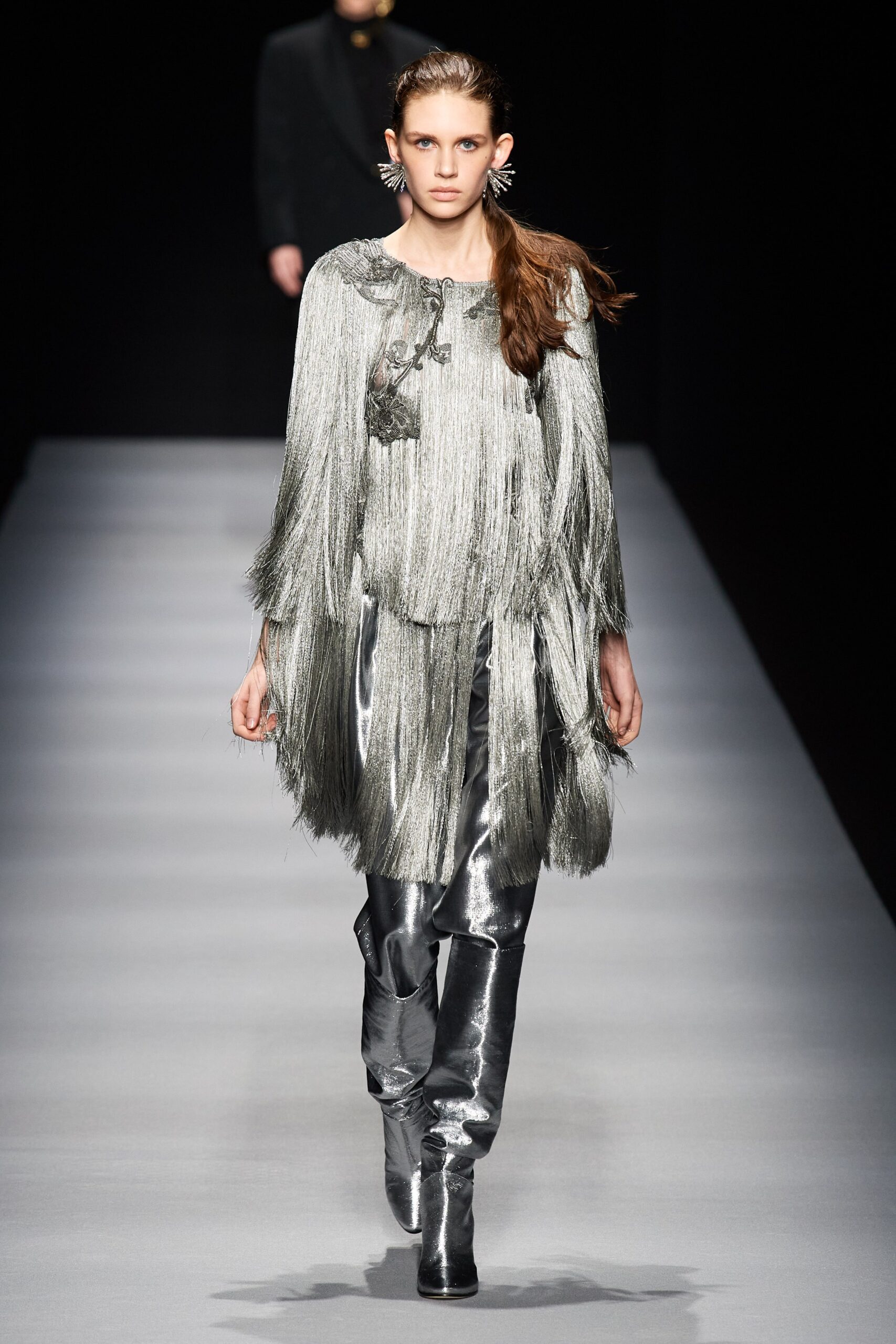 gray metallic long-sleeve relaxed fringed shiny top