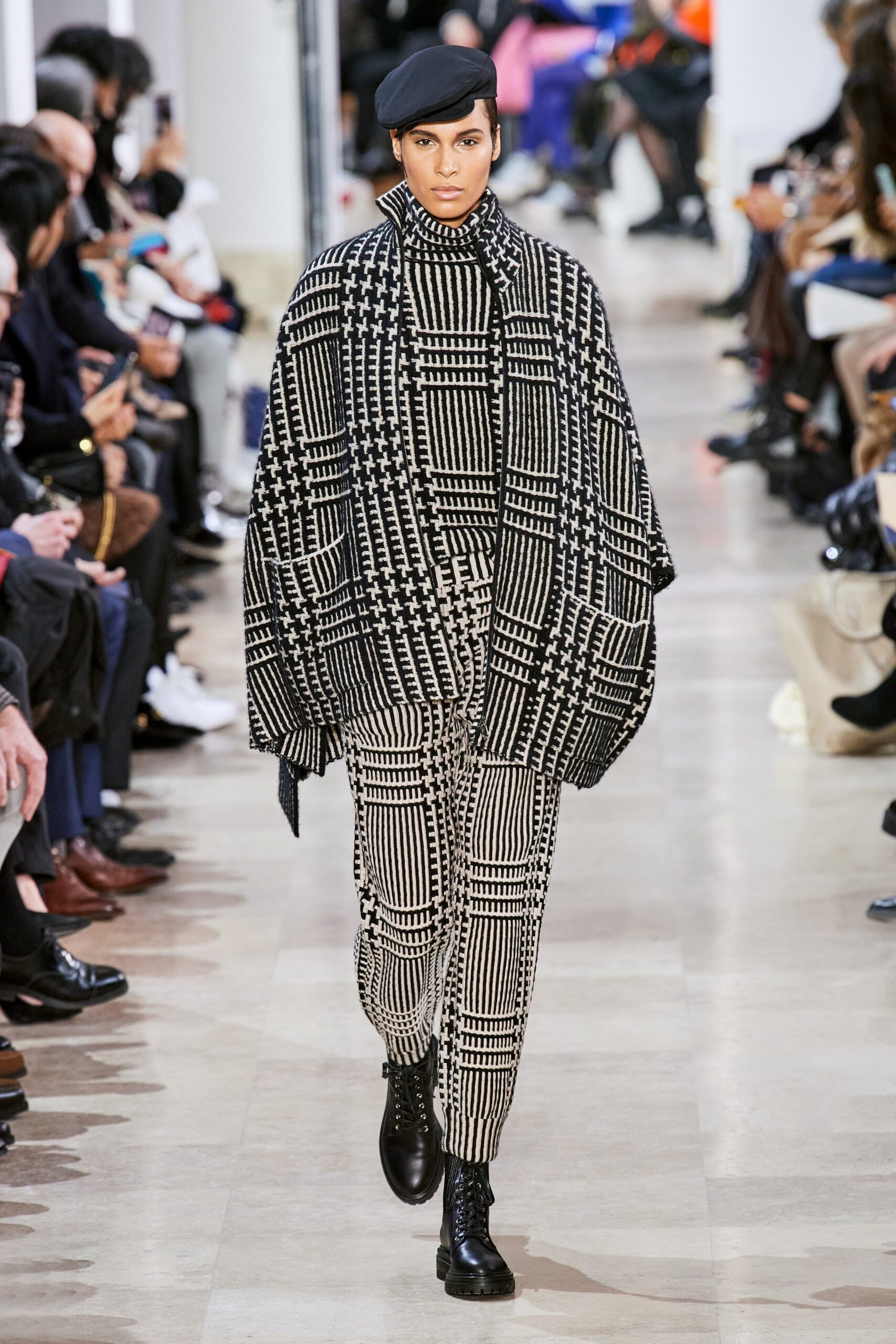 black wool long-sleeve collared oversized checked coat