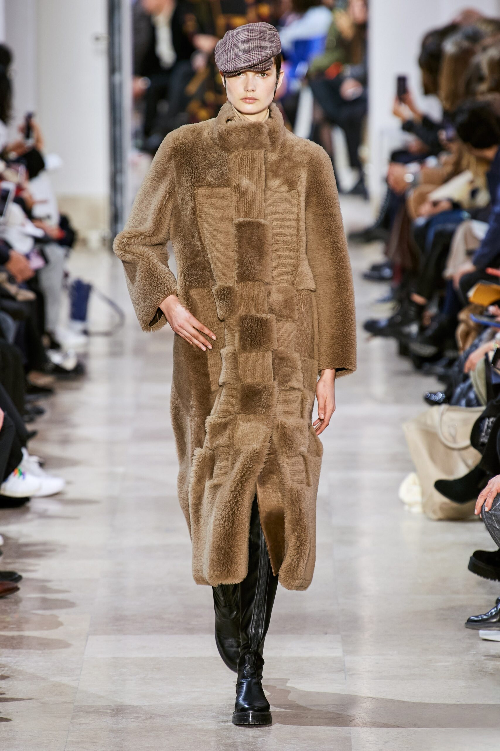 brown fur long-sleeve collared relaxed layered midi coat