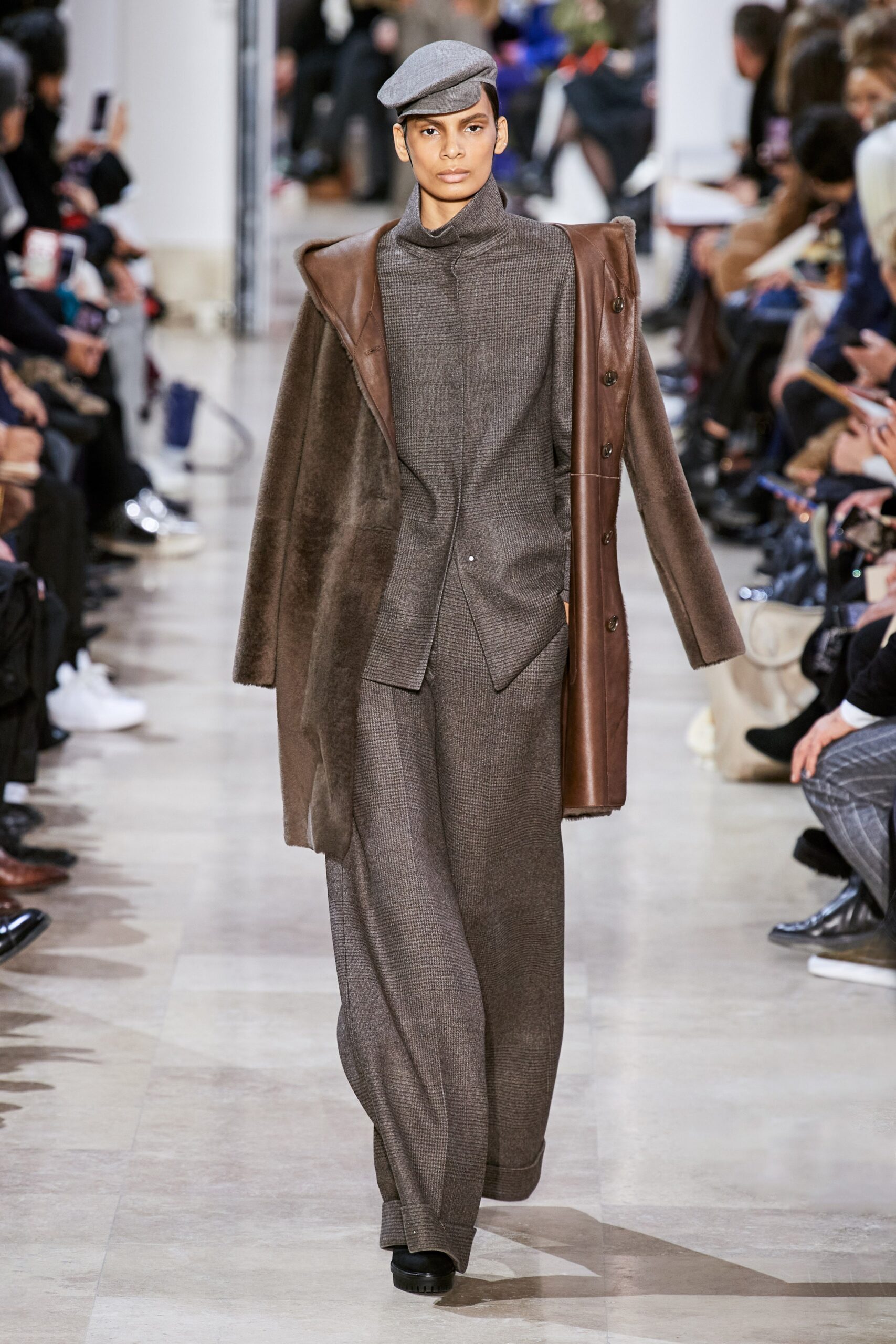 brown wool long-sleeve collared relaxed buttoned coat