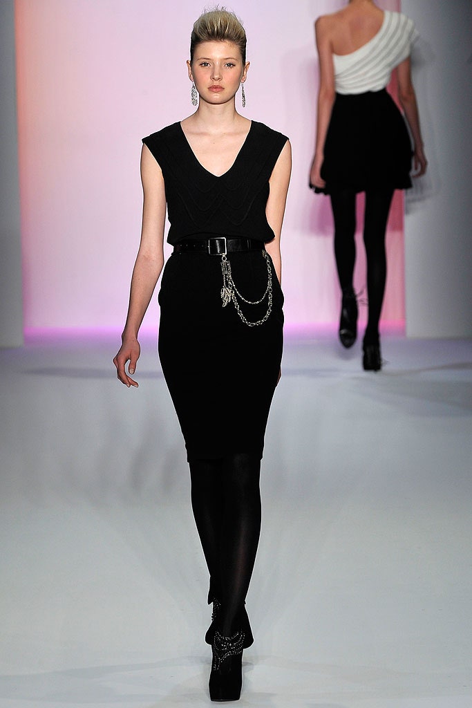 black fitted sleeveless dress with belt