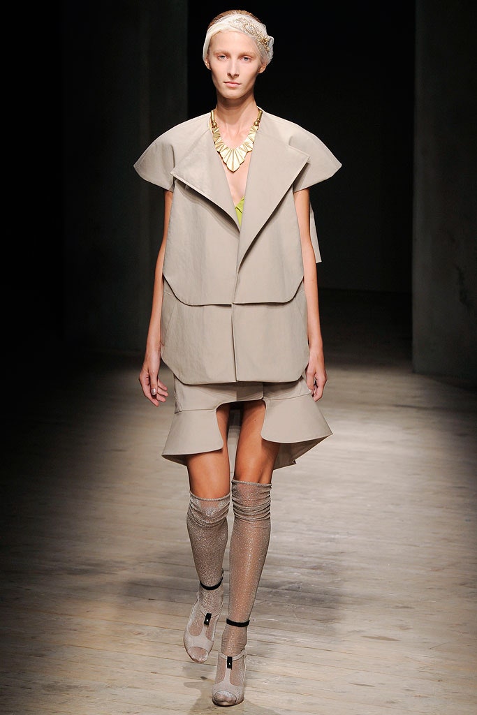 beige cotton short-sleeve collared relaxed layered jacket