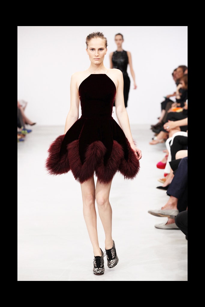 red velvet sleeveless dress