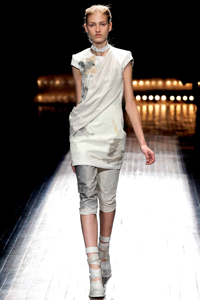 gray cotton fitted straight-leg cropped pants