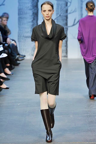 black relaxed dress with pockets