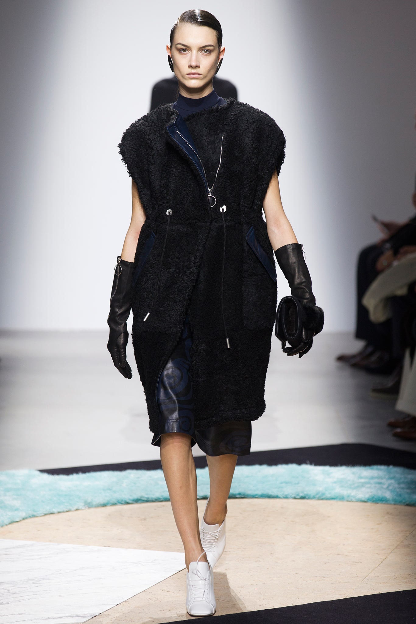 black fitted gloves