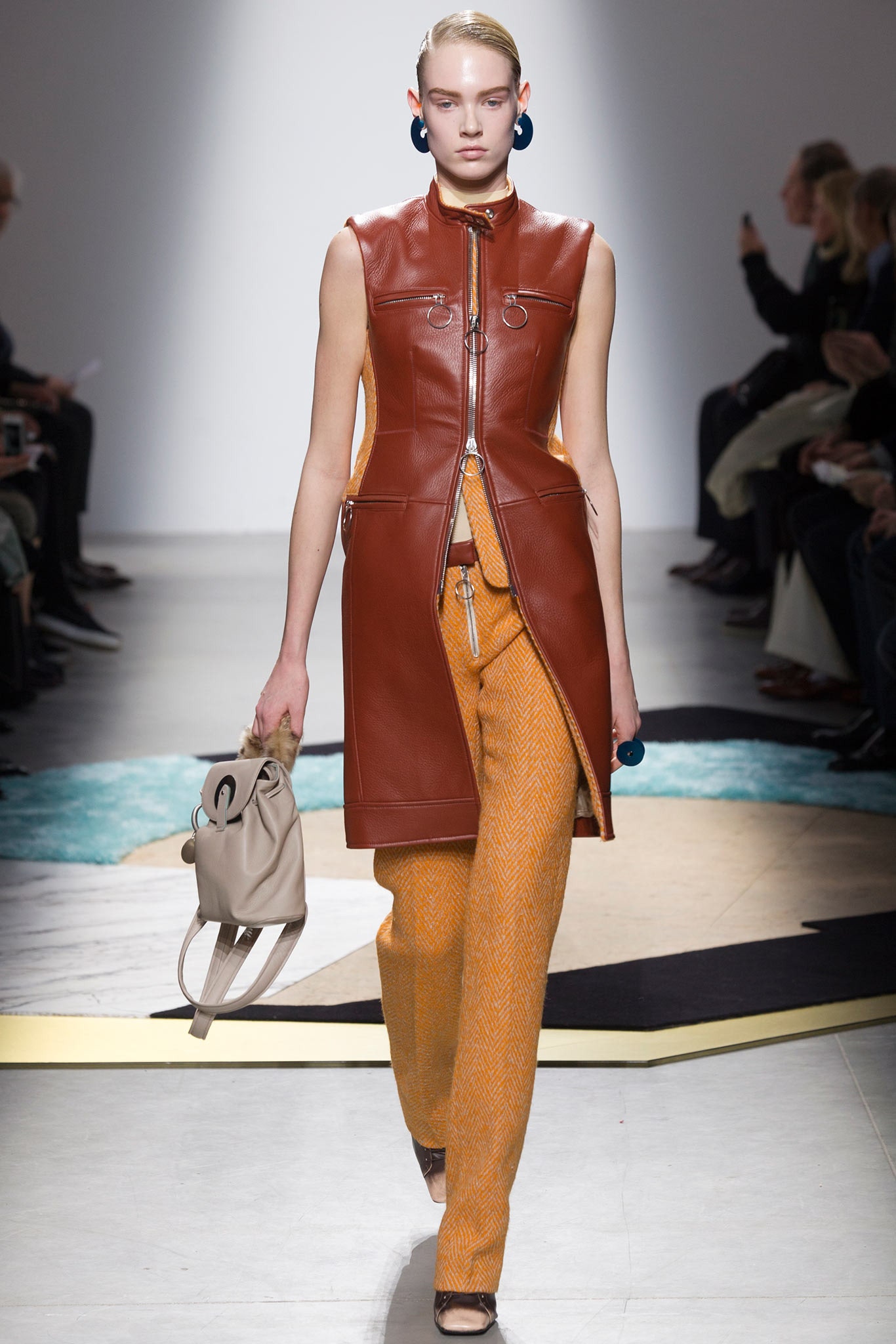 brown leather sleeveless fitted zippered coat