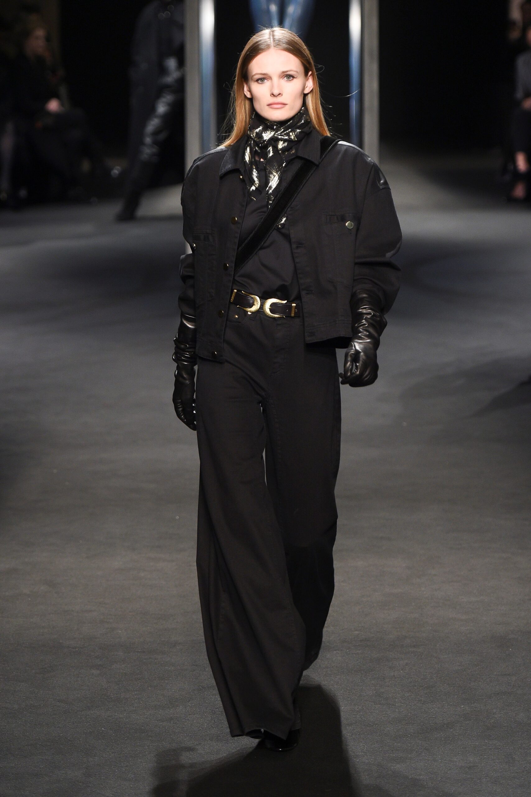 black leather fitted gloves