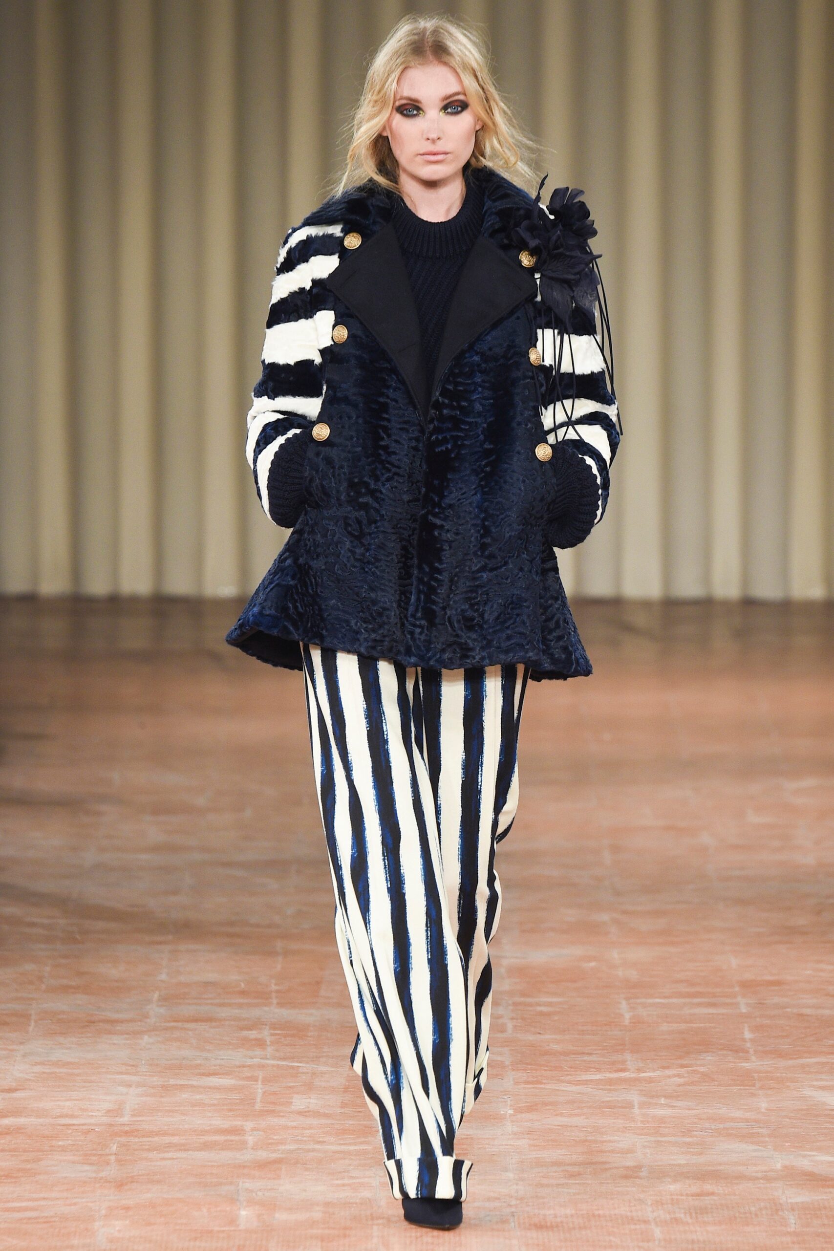 blue velvet long-sleeve collared relaxed buttoned jacket