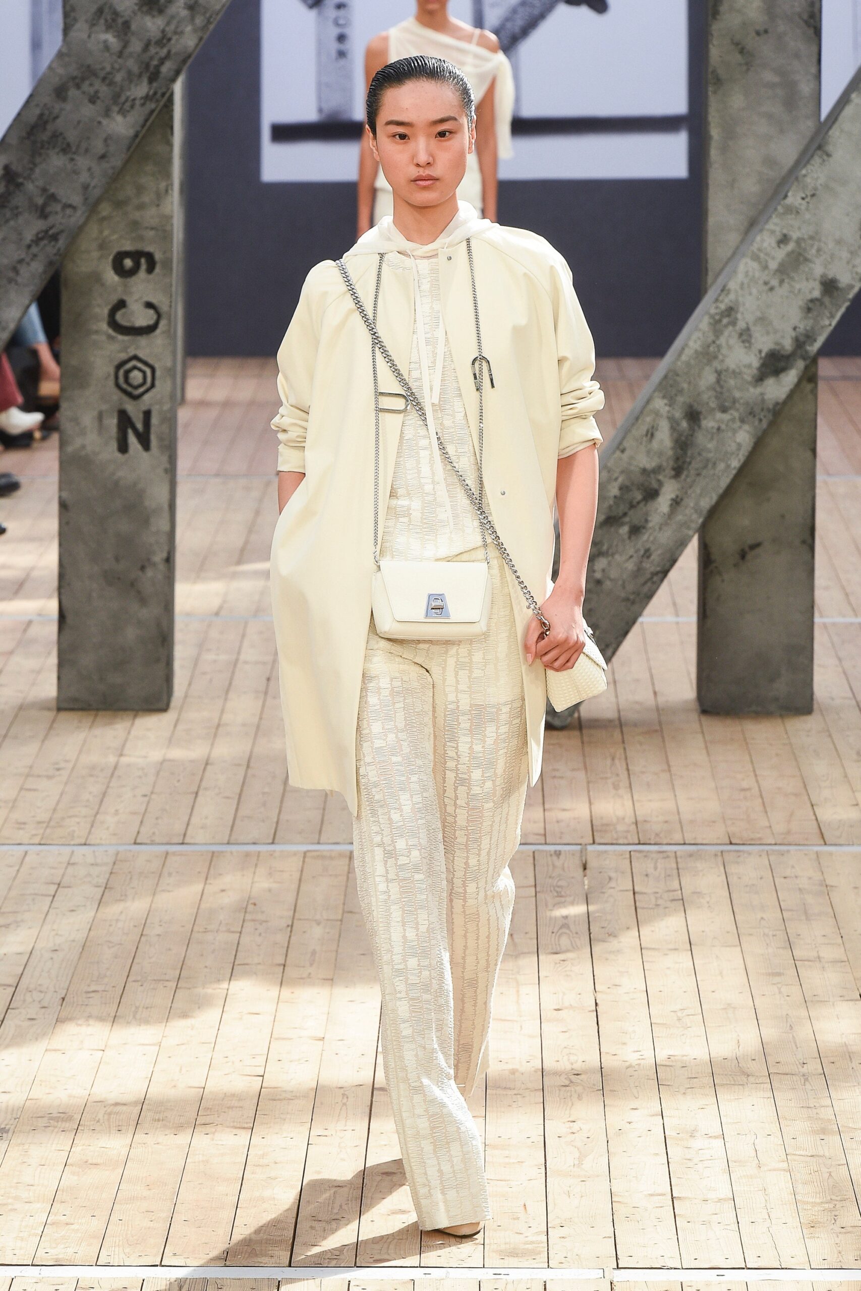 white zippered bag