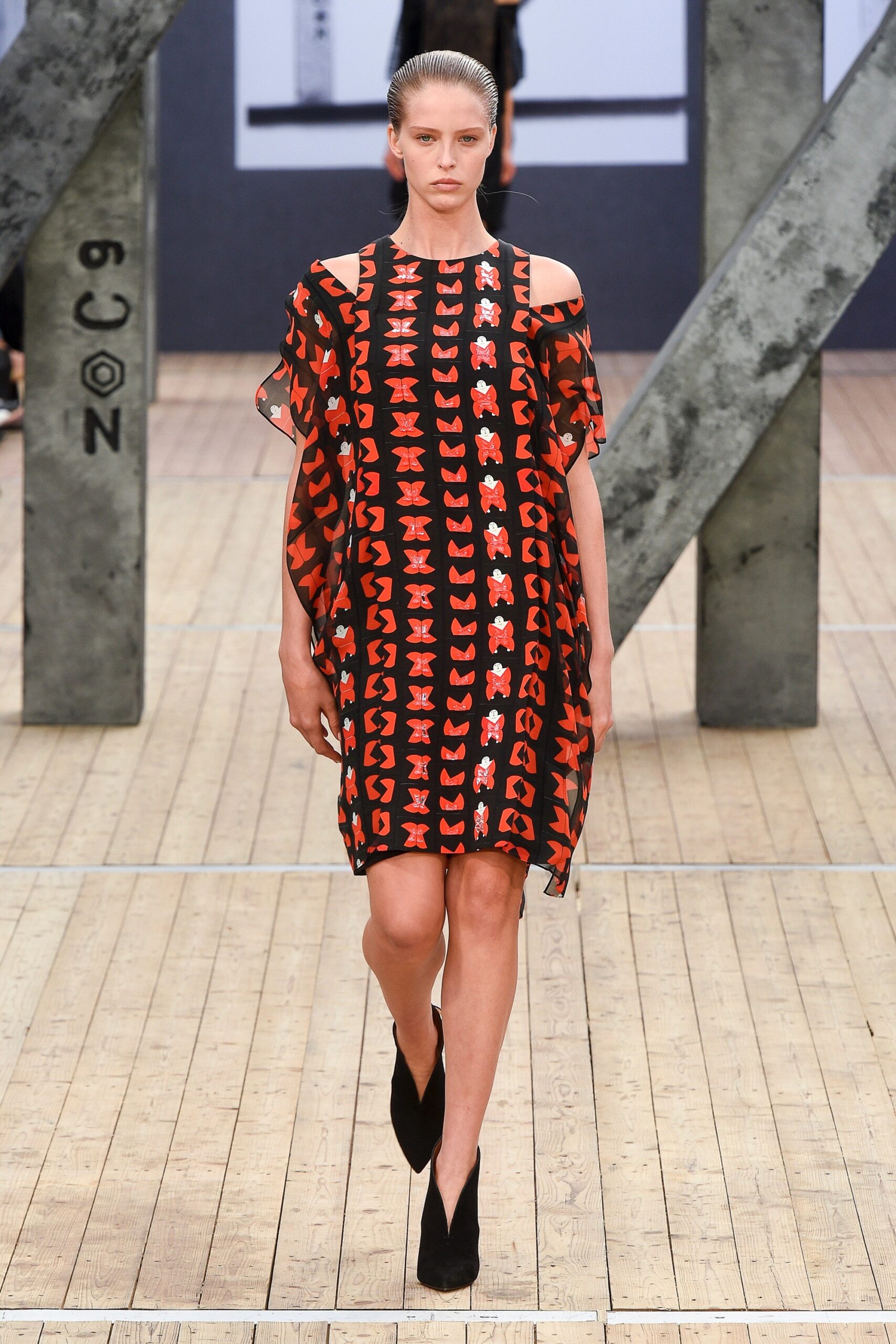 relaxed off-shoulder printed dress