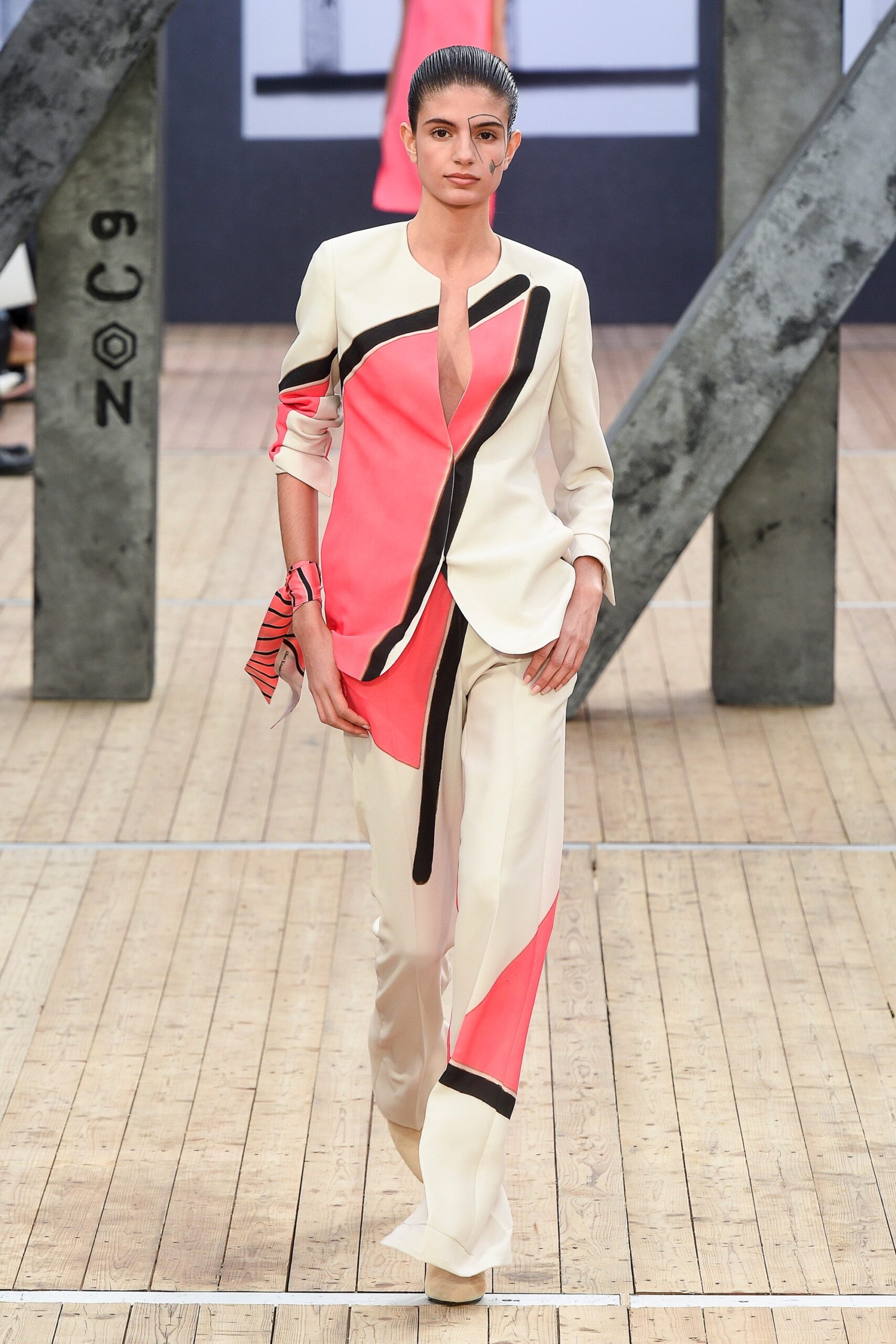 white silk long-sleeve v-neck tailored color-blocked suit