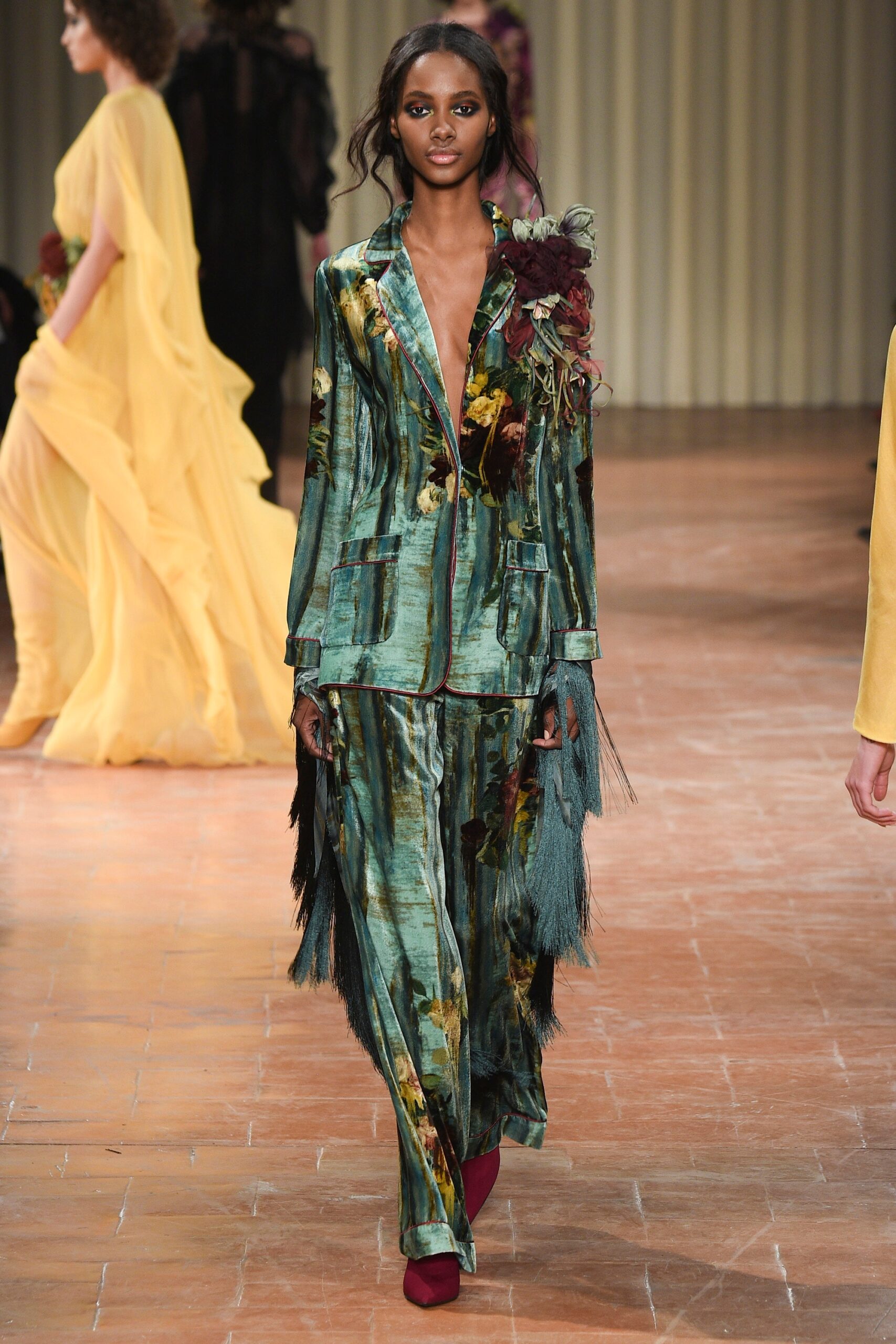 green silk long-sleeve collared fitted flared embroidered suit