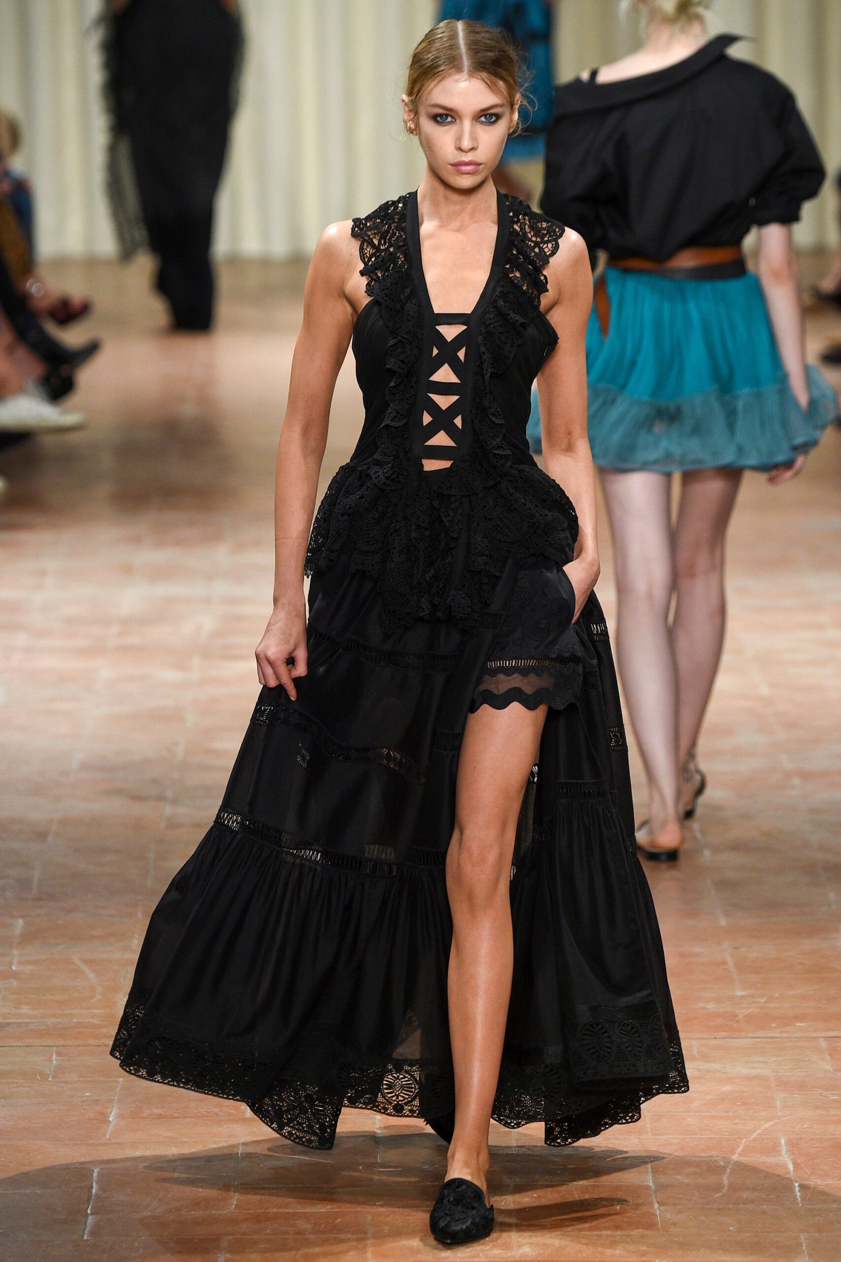 black lace sleeveless maxi dress