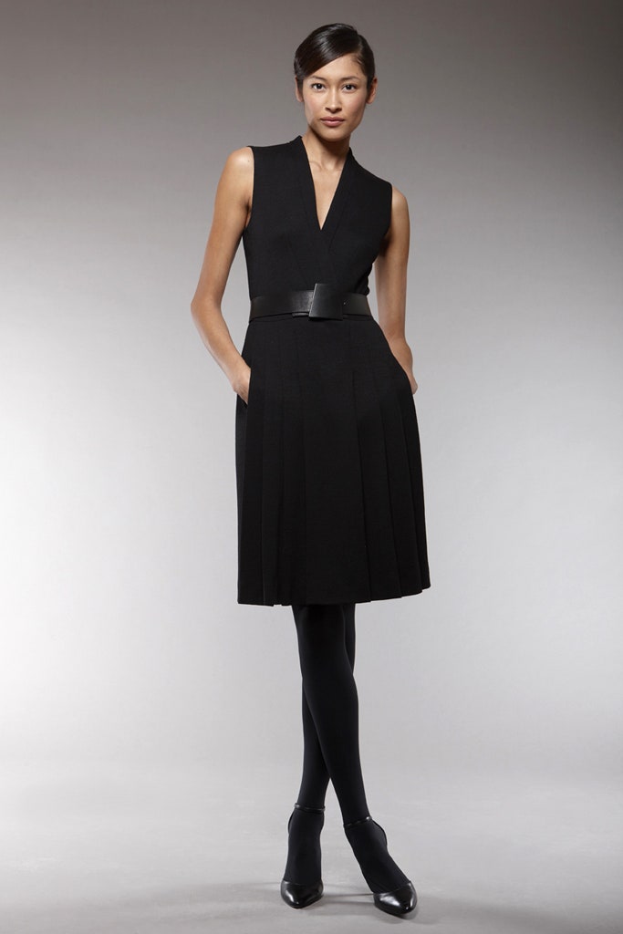 black fitted sleeveless dress