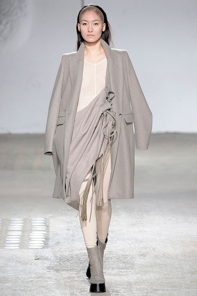 gray wool long-sleeve collared oversized buttoned coat