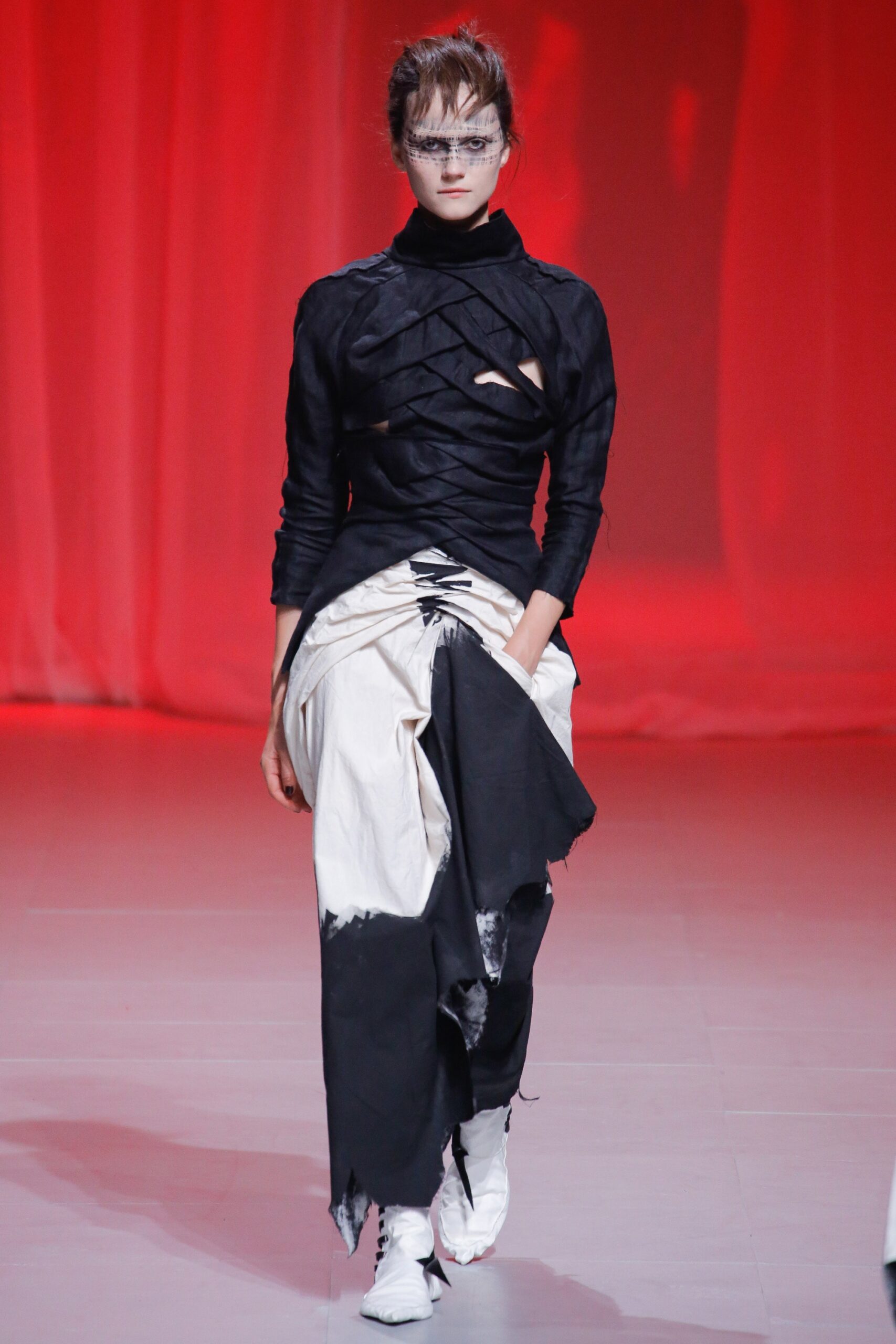 white cotton asymmetric relaxed distressed pants