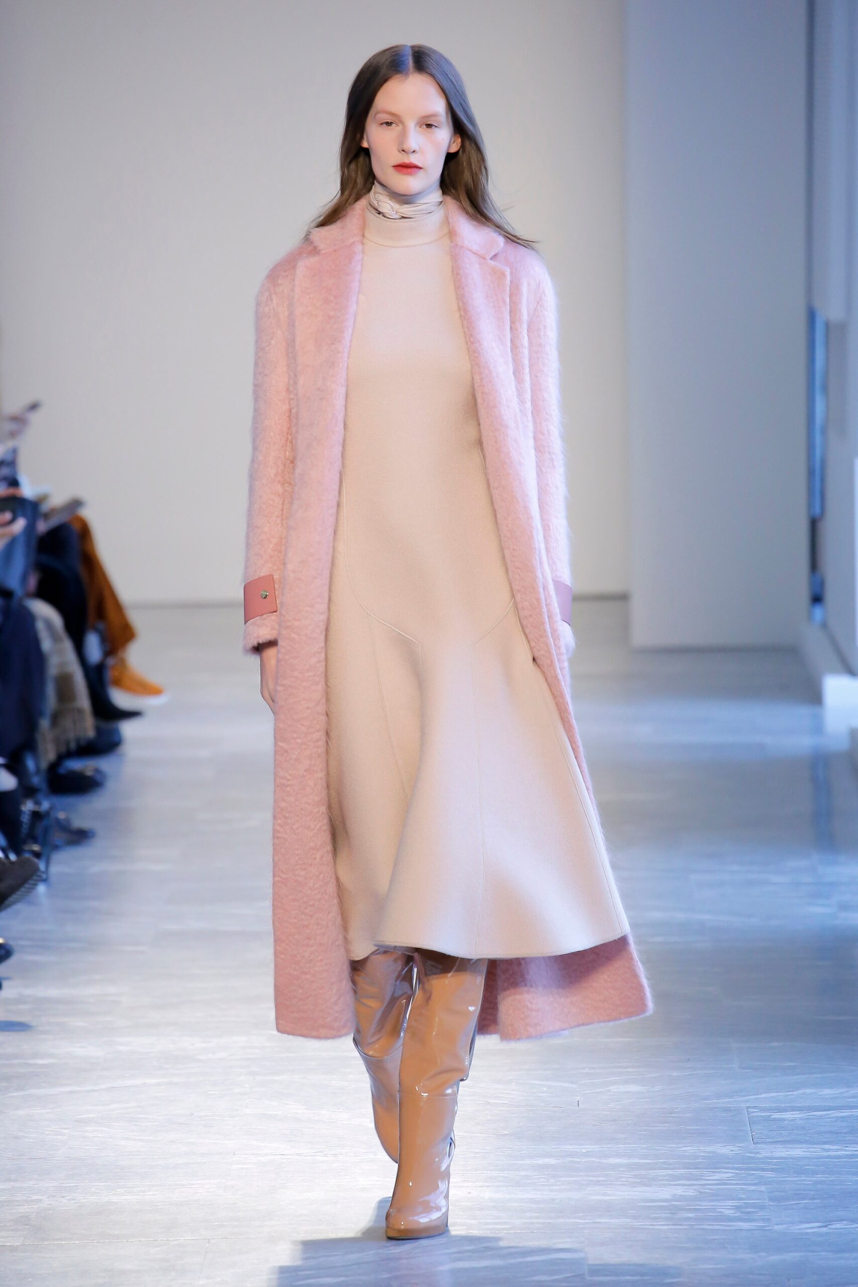 pink wool long-sleeve collared relaxed buttoned coat