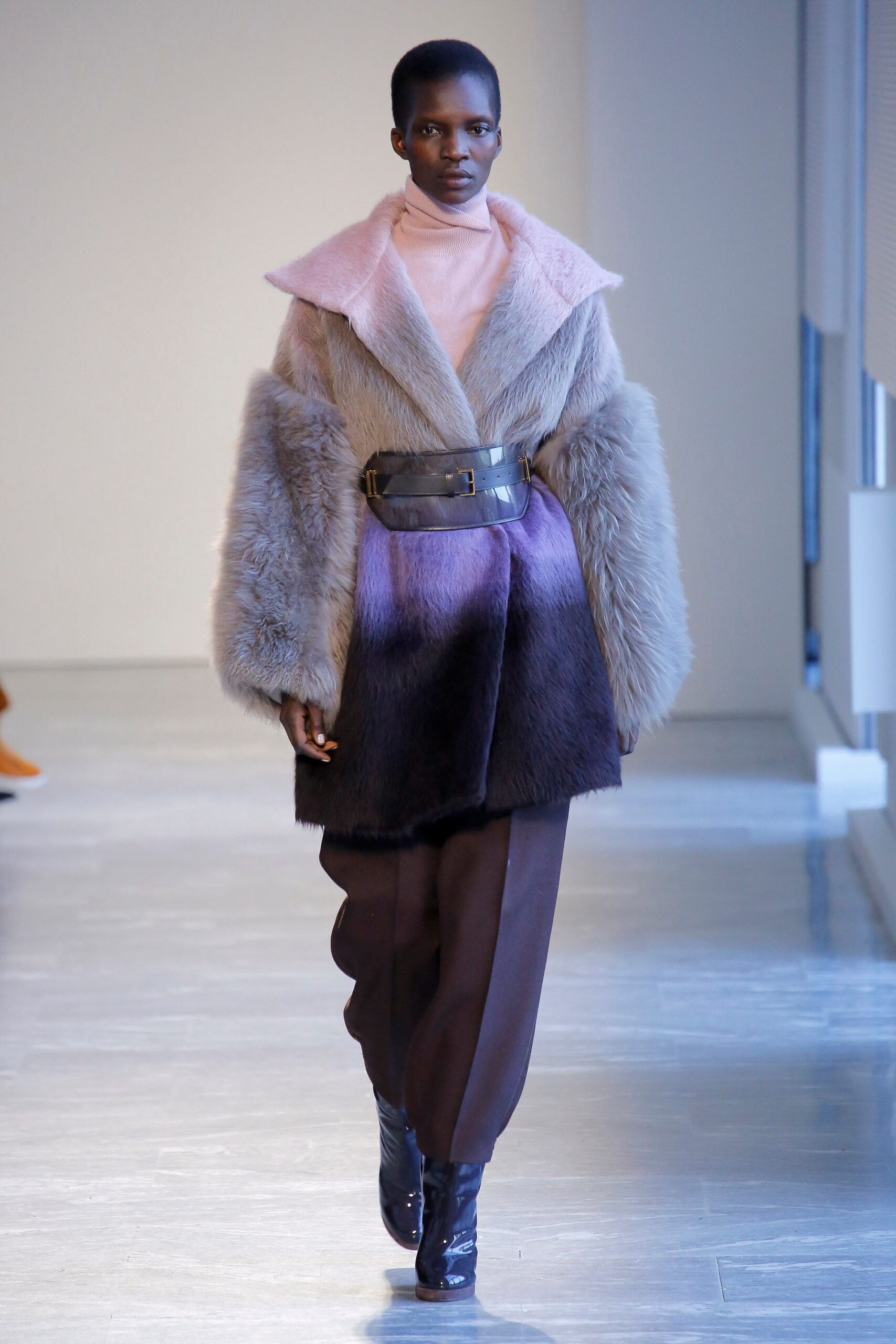gray fur long-sleeve collared relaxed layered coat