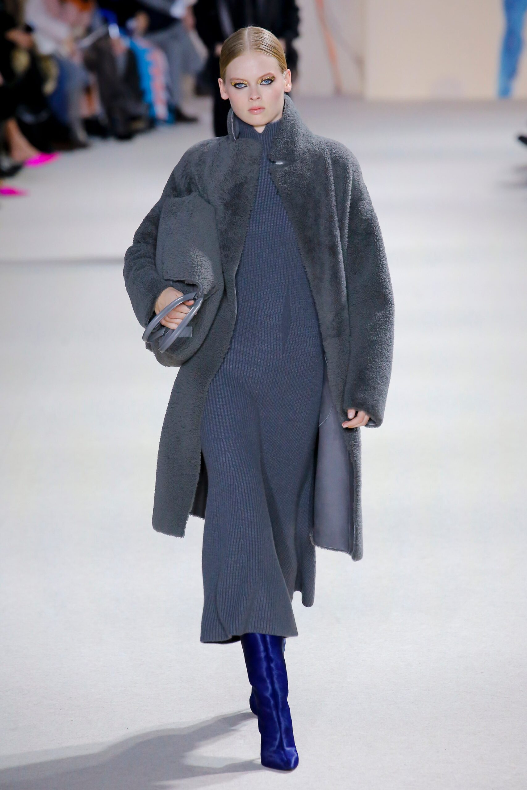 gray wool long-sleeve collared oversized draped coat