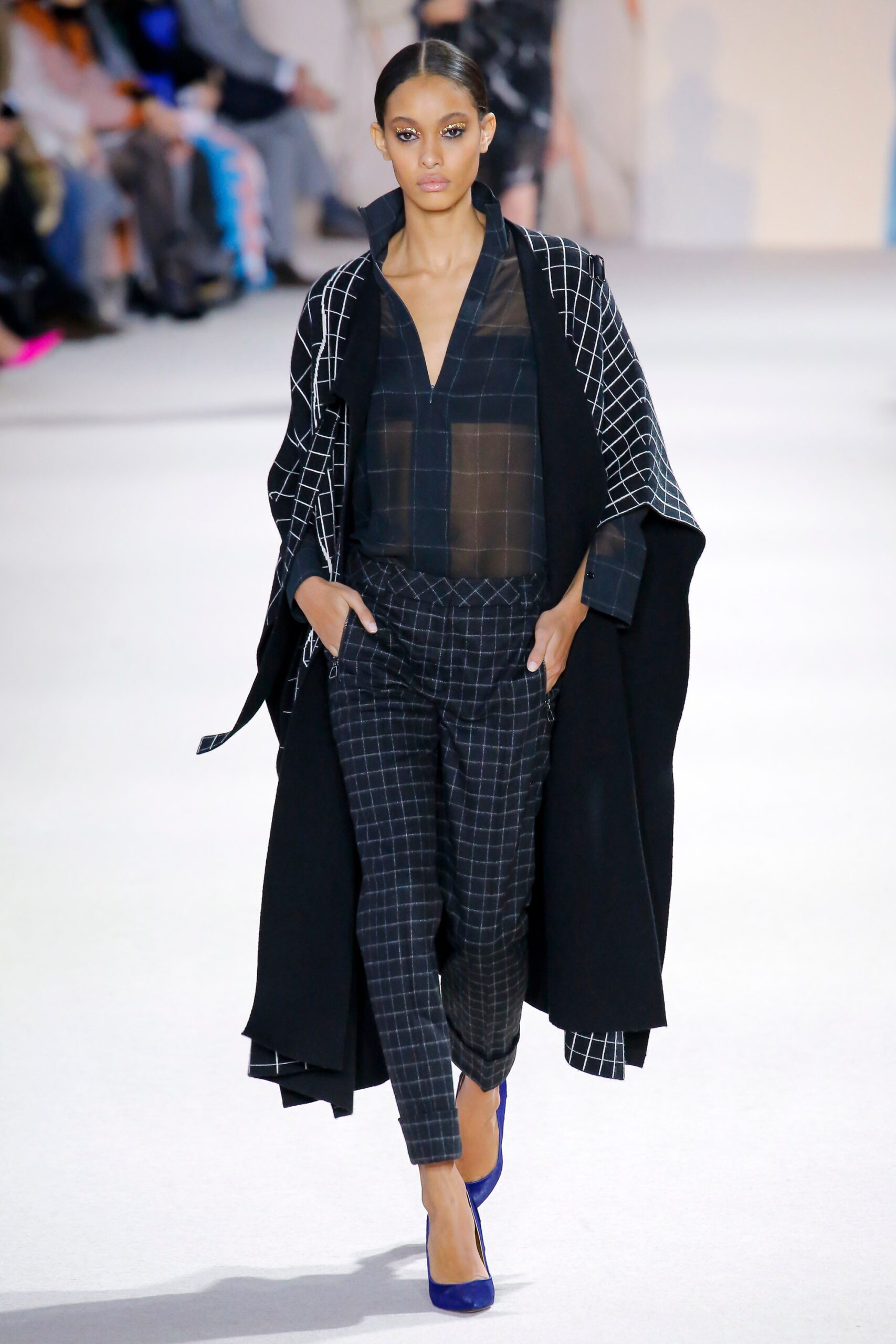 black long-sleeve relaxed layered coat
