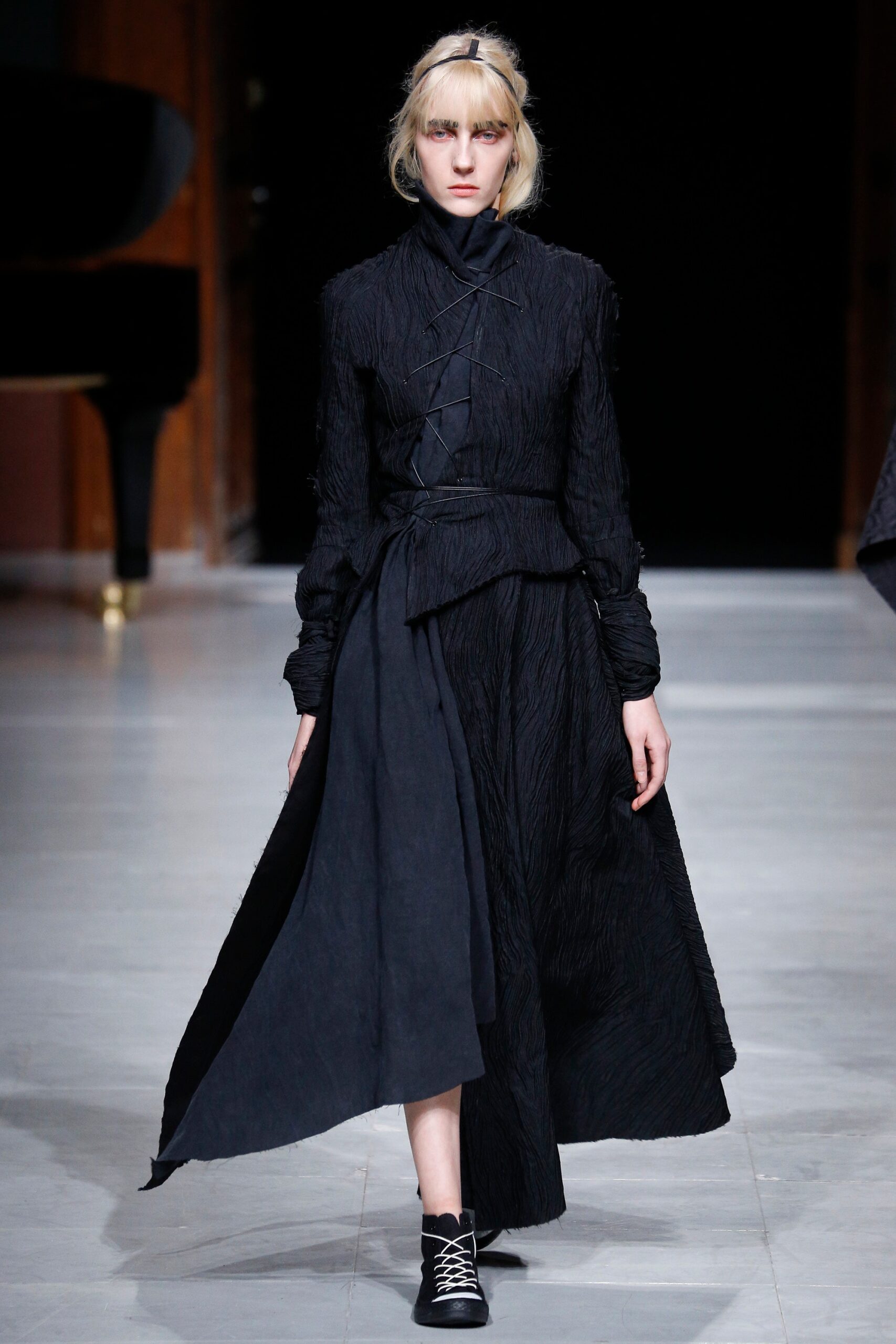 black fitted long-sleeve dress