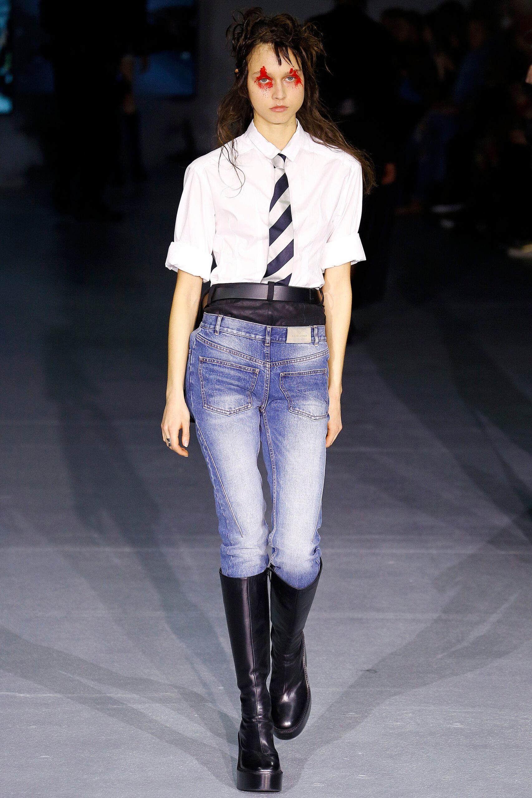 white shirt blue jeans outfit