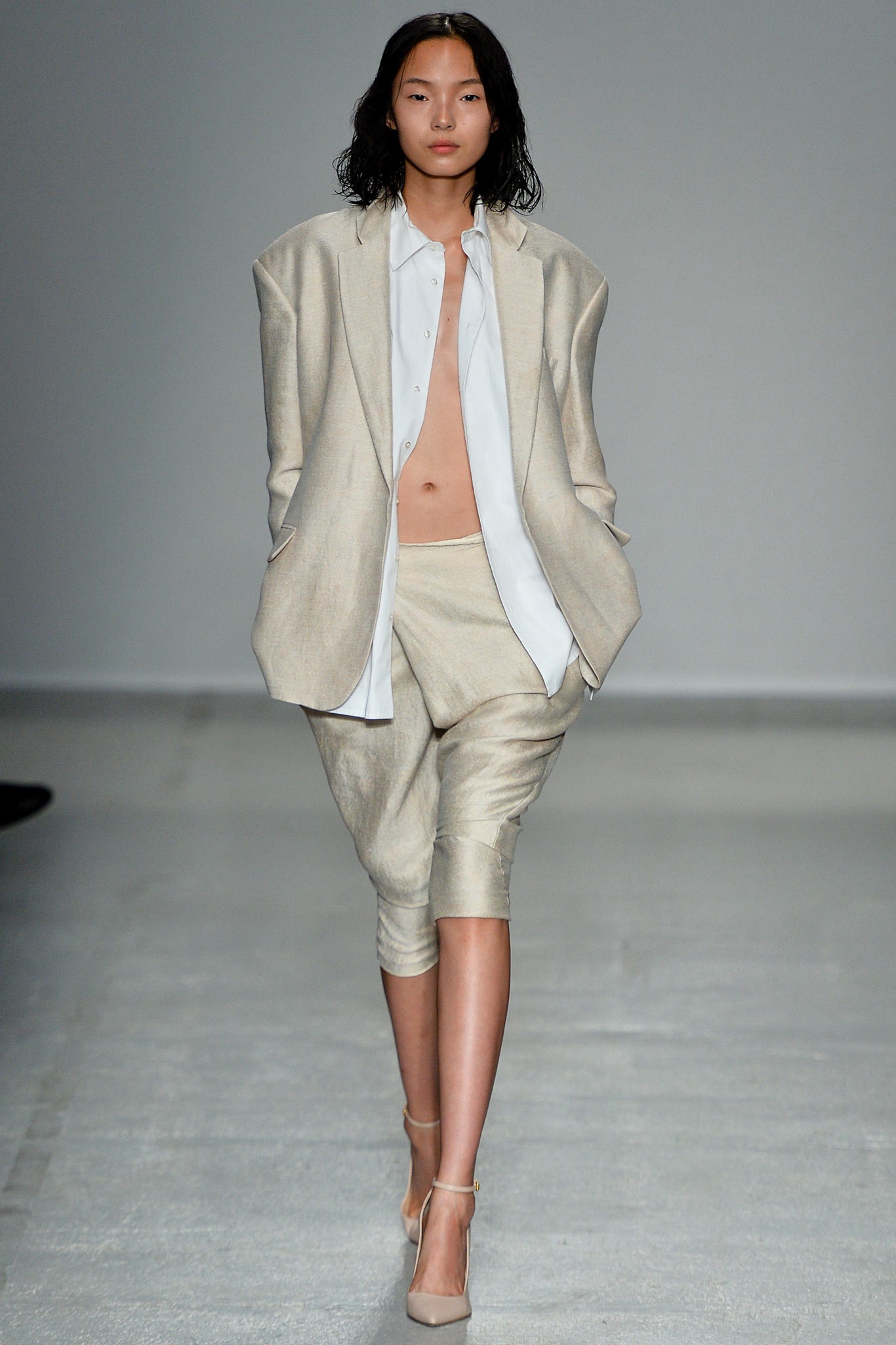 beige linen relaxed cropped pants