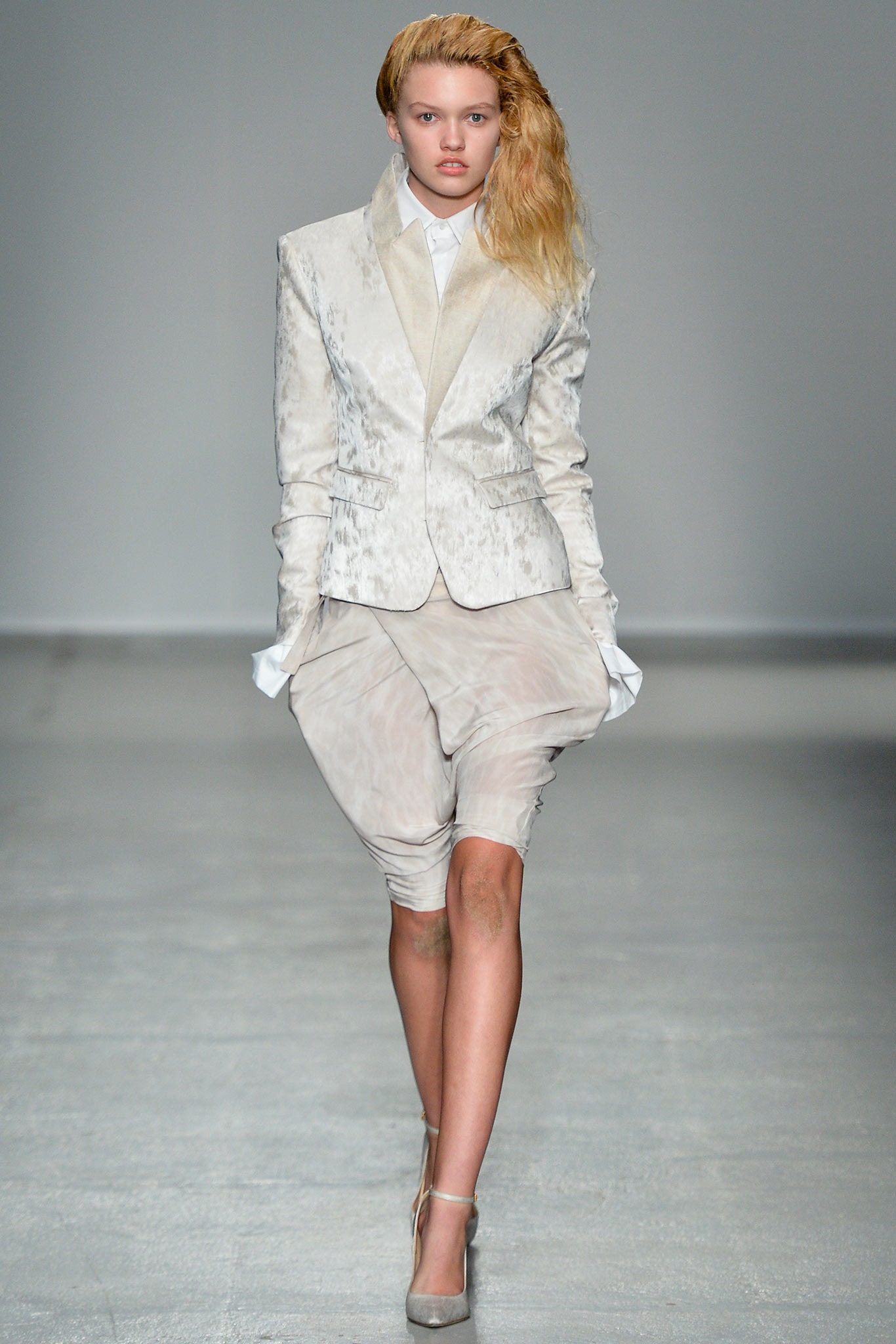 white silk long-sleeve collared tailored buttoned blazer