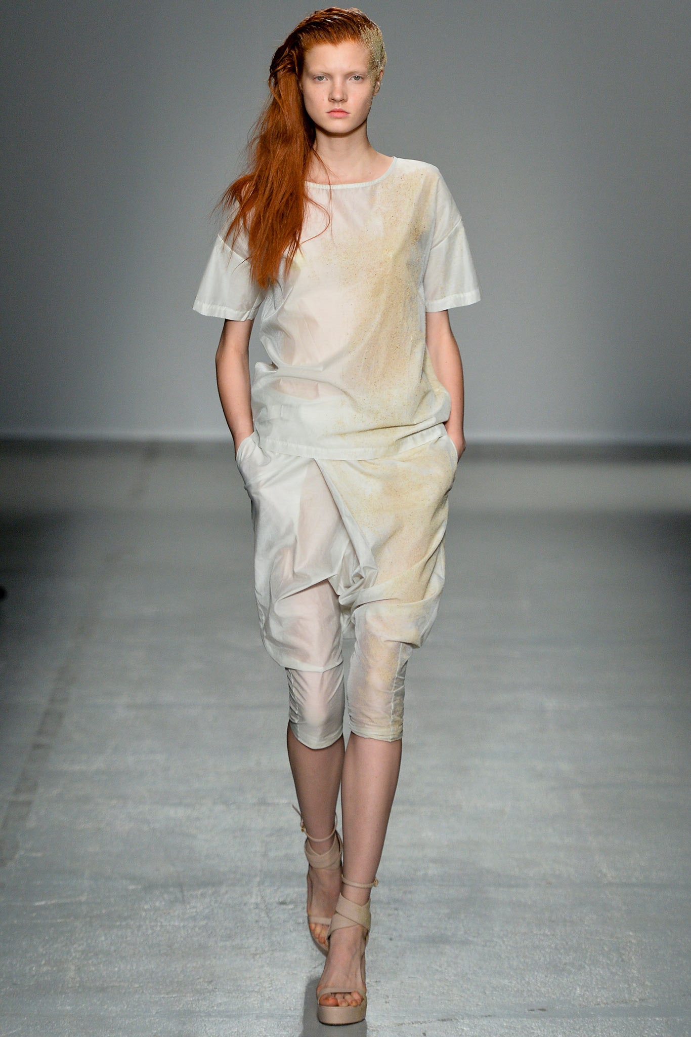 white cotton short-sleeve scoop-neck relaxed draped pockets top