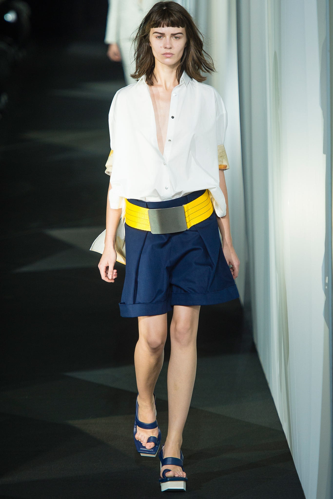 blue cotton relaxed pleated short shorts