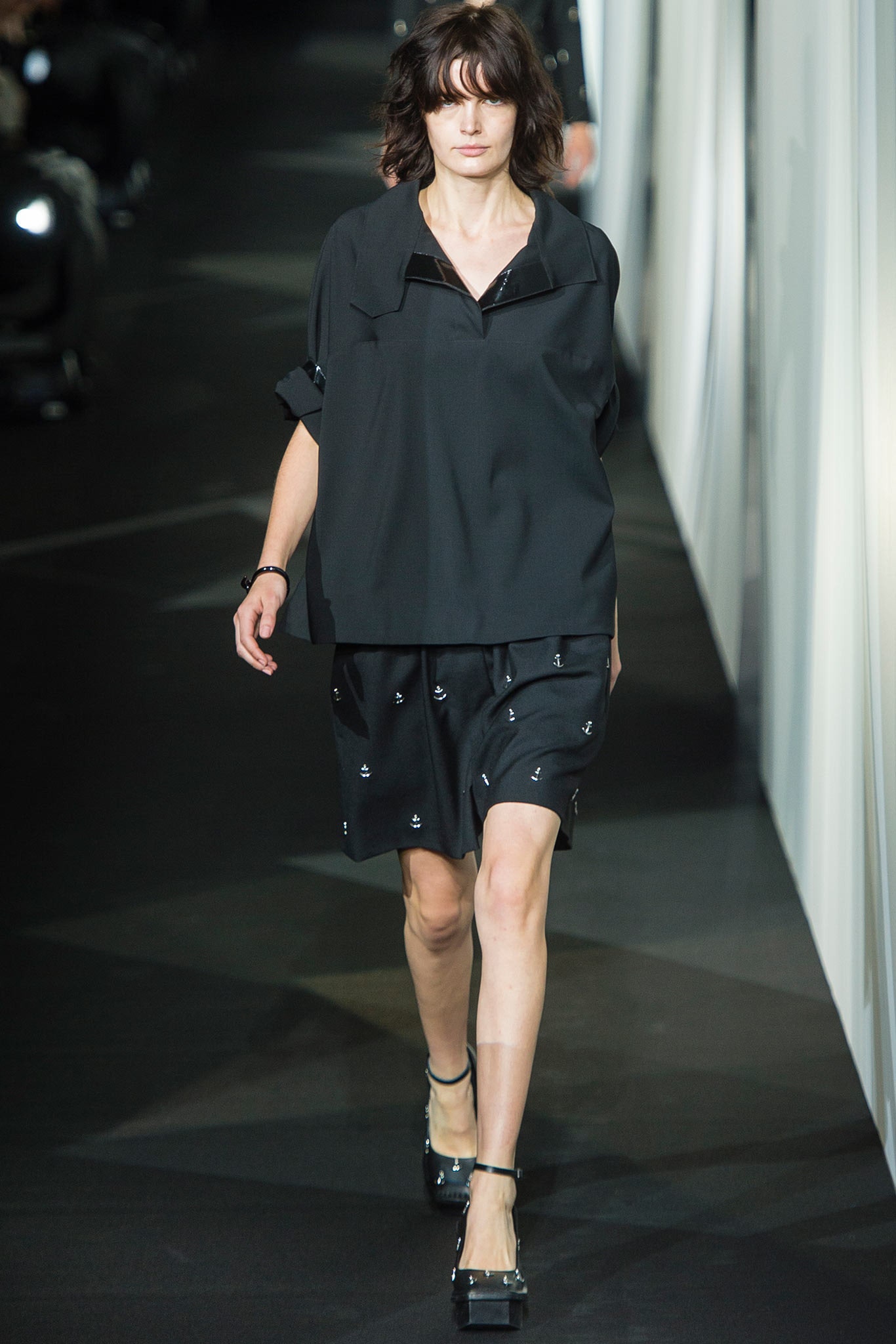 black fitted pleated skirt
