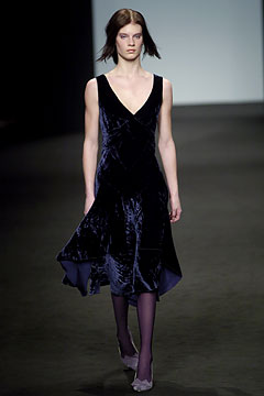 black velvet sleeveless dress