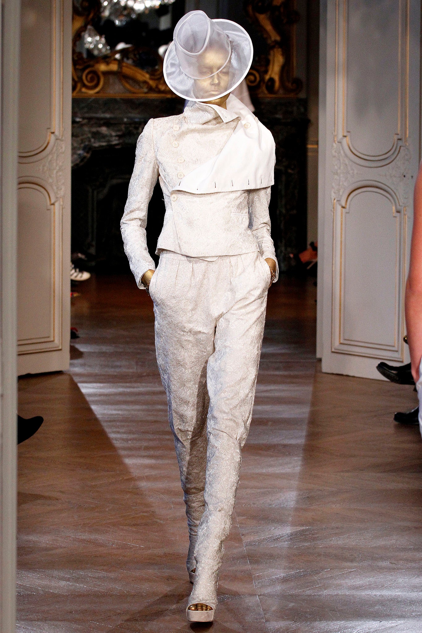 white silk long-sleeve collared fitted buttoned jacket