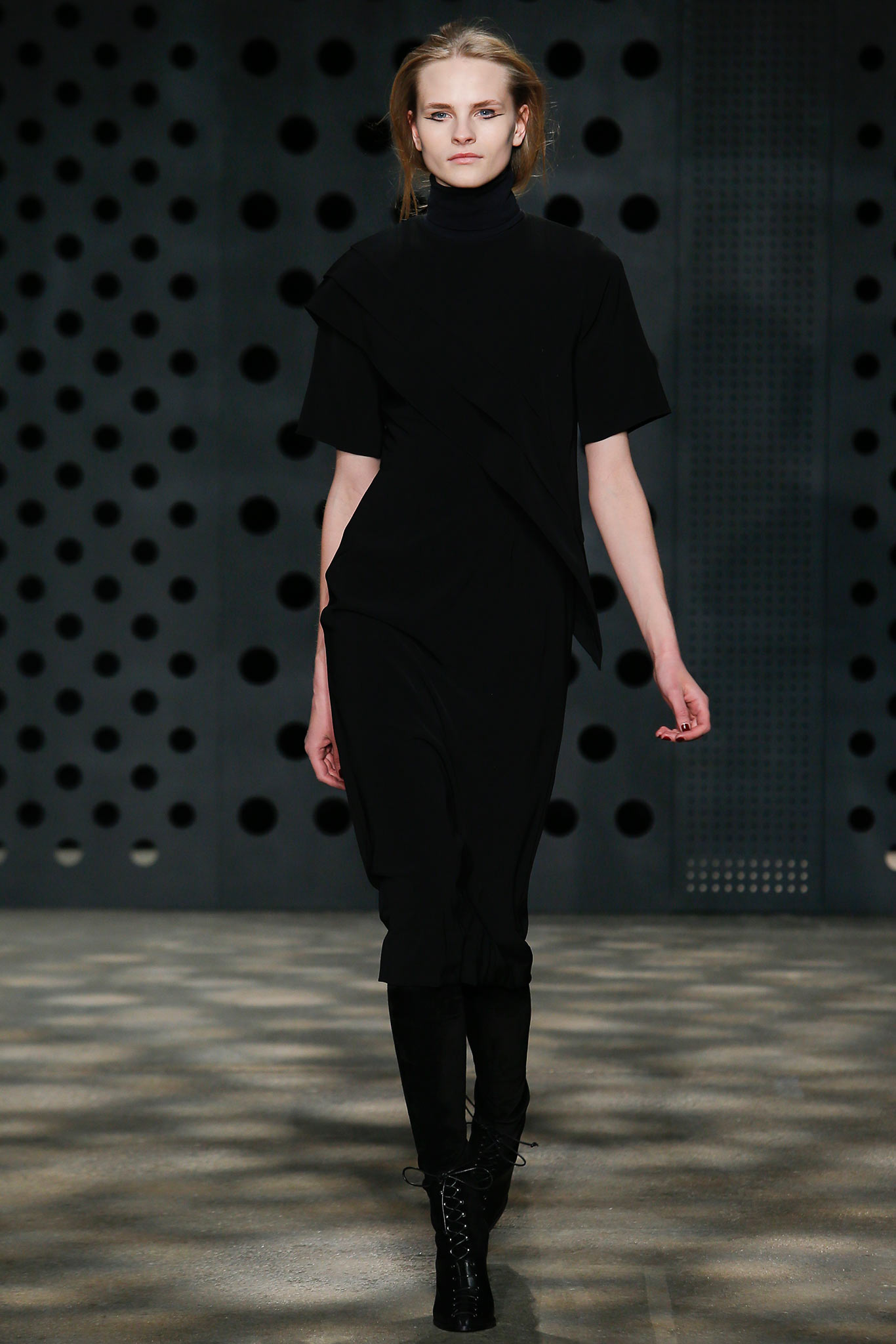 black fitted midi dress with boots