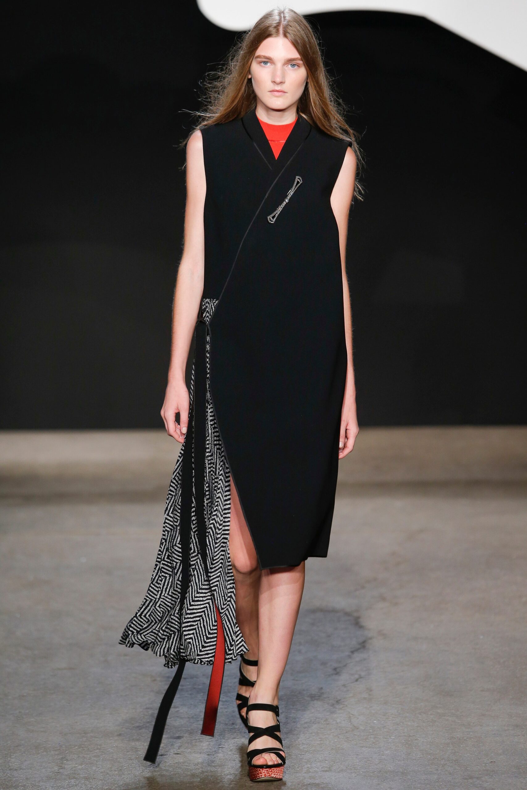 black fitted sleeveless dress